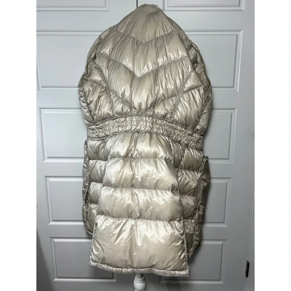 Athleta Light Weight Long‎ Hooded Puffer Coat Down Fill Shimmer Cream Chevron MD